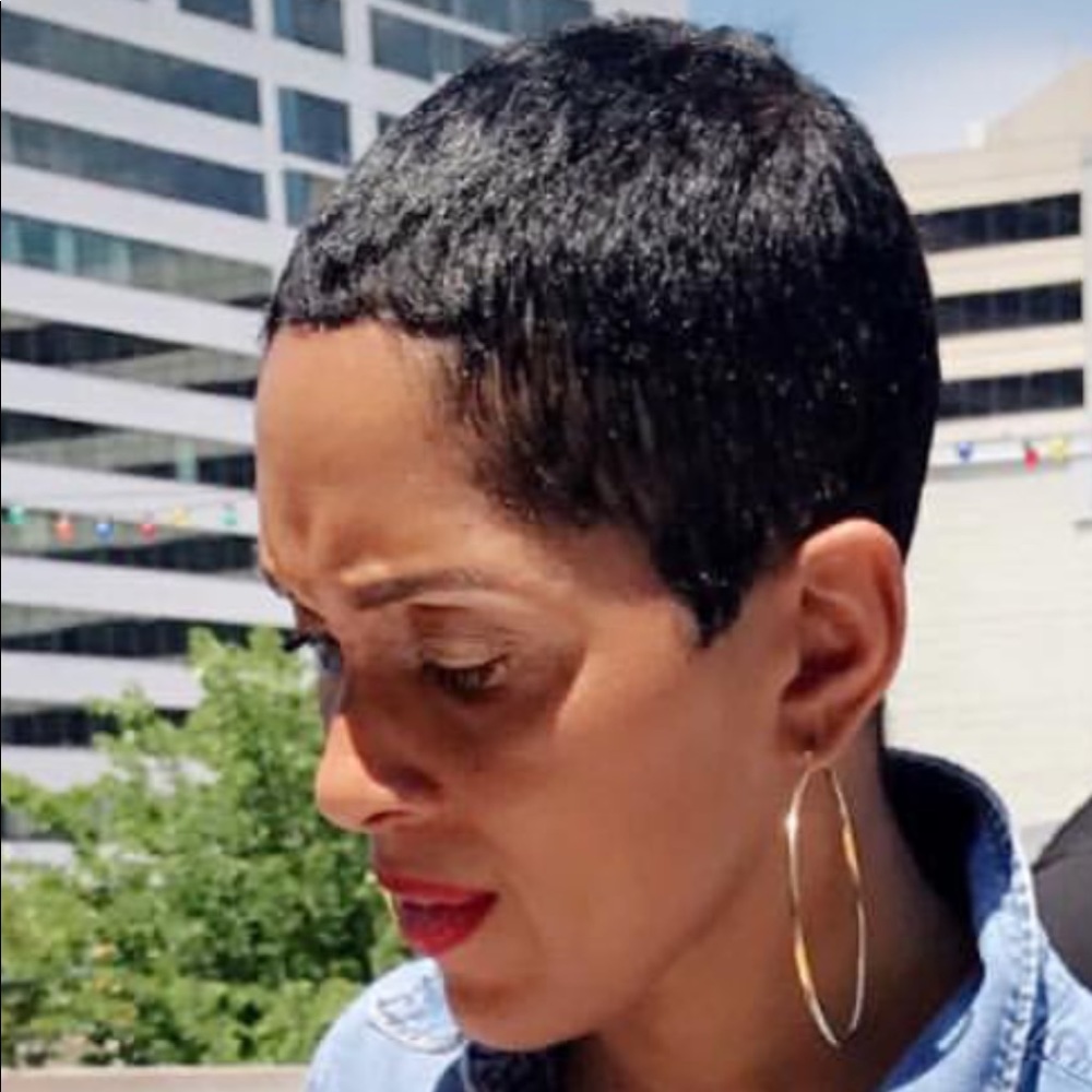 Meet your Posher, Leslie